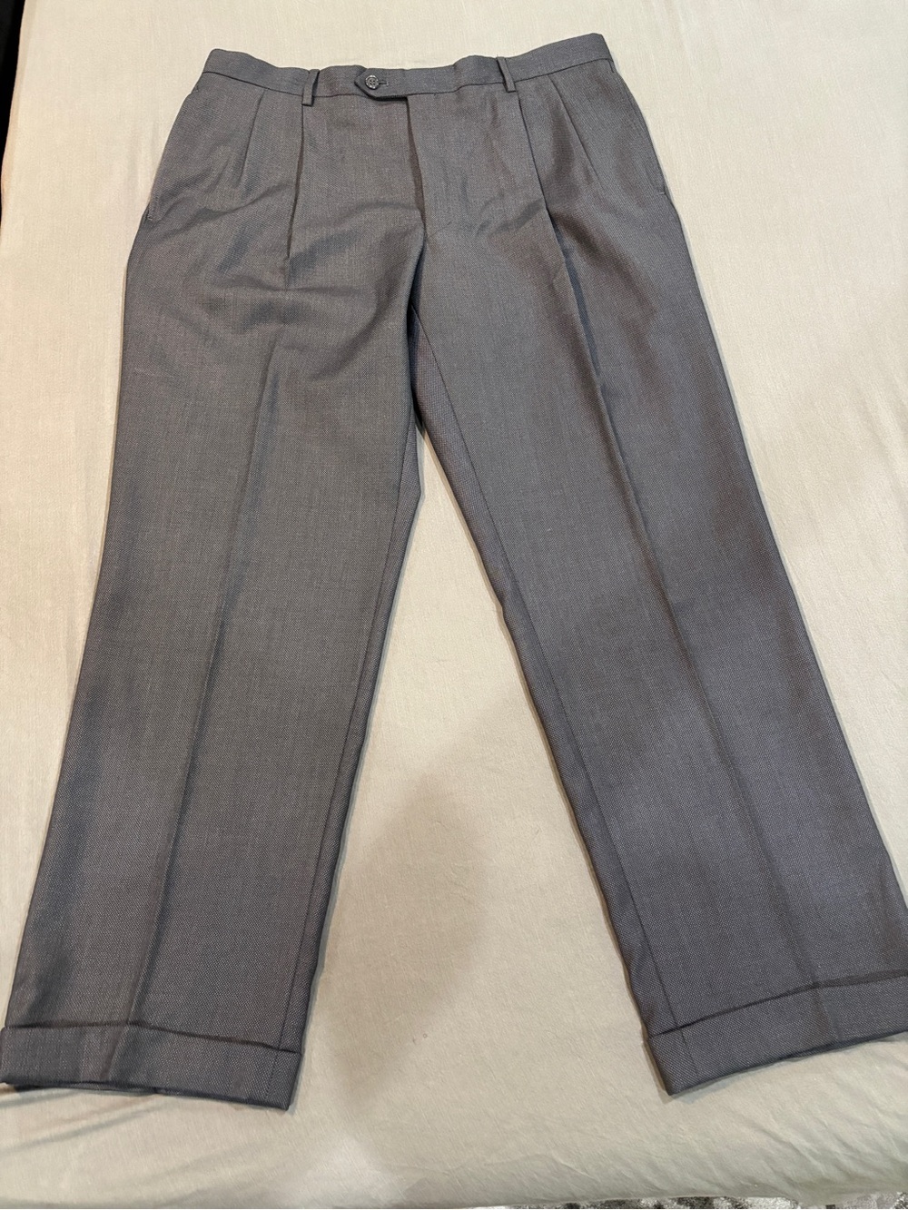 Jos. A. Bank Men's 42R Charcoal Gray Suit - Picture 7 of 14